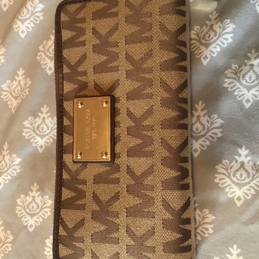 Micheal Kors wallet